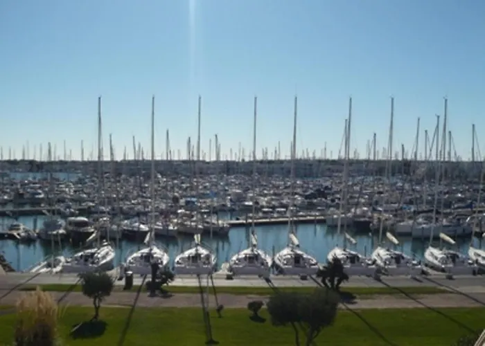 2 Pièces Avec Piscine, 4 Couchages à Port Camargue - Fr-1-731-137 * Le Grau-du-Roi